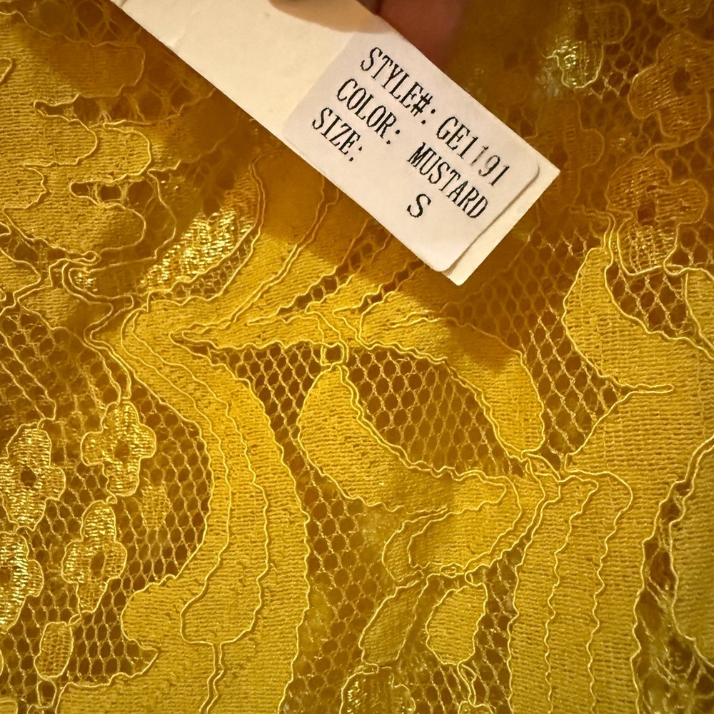 NWT San Joy Yellow Embellished Crop Blouse - Picture 7 of 8